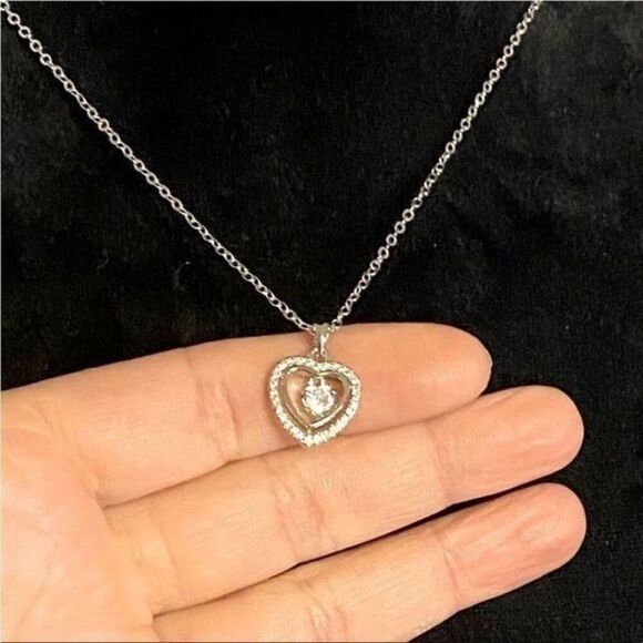 The Hearts Desire Pendant Necklace in silver and cubic zirconia - Picture 8 of 8
